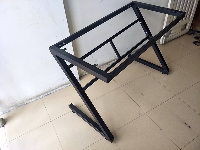Bàn ăn chân sắt sản xuất, gia công theo yêu cầu