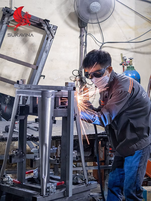 Mục Kích Quy Trình Sản Xuất Nội Thất Sắt – Gỗ Tại Nhà Máy Quy Mô Lớn